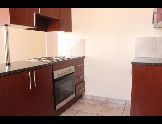 3 BEDROOM TOWNHOUSE FOR SALE IN KOSMOSDAL